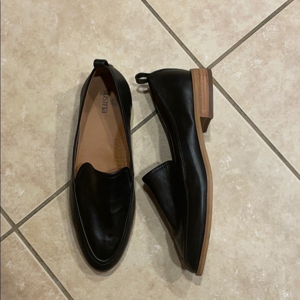 New Susina black leather loafers size 5